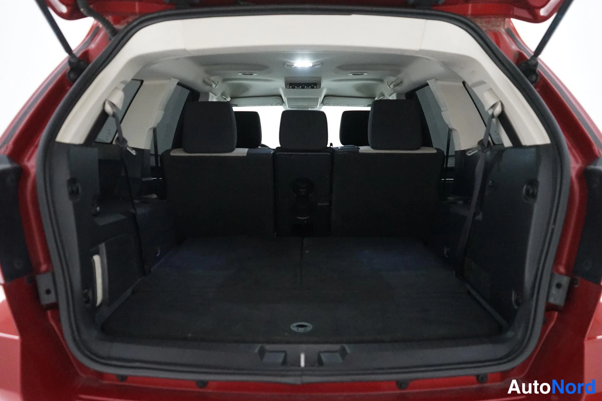 Punainen Dodge Journey 2009, tavaratila, kuva 17