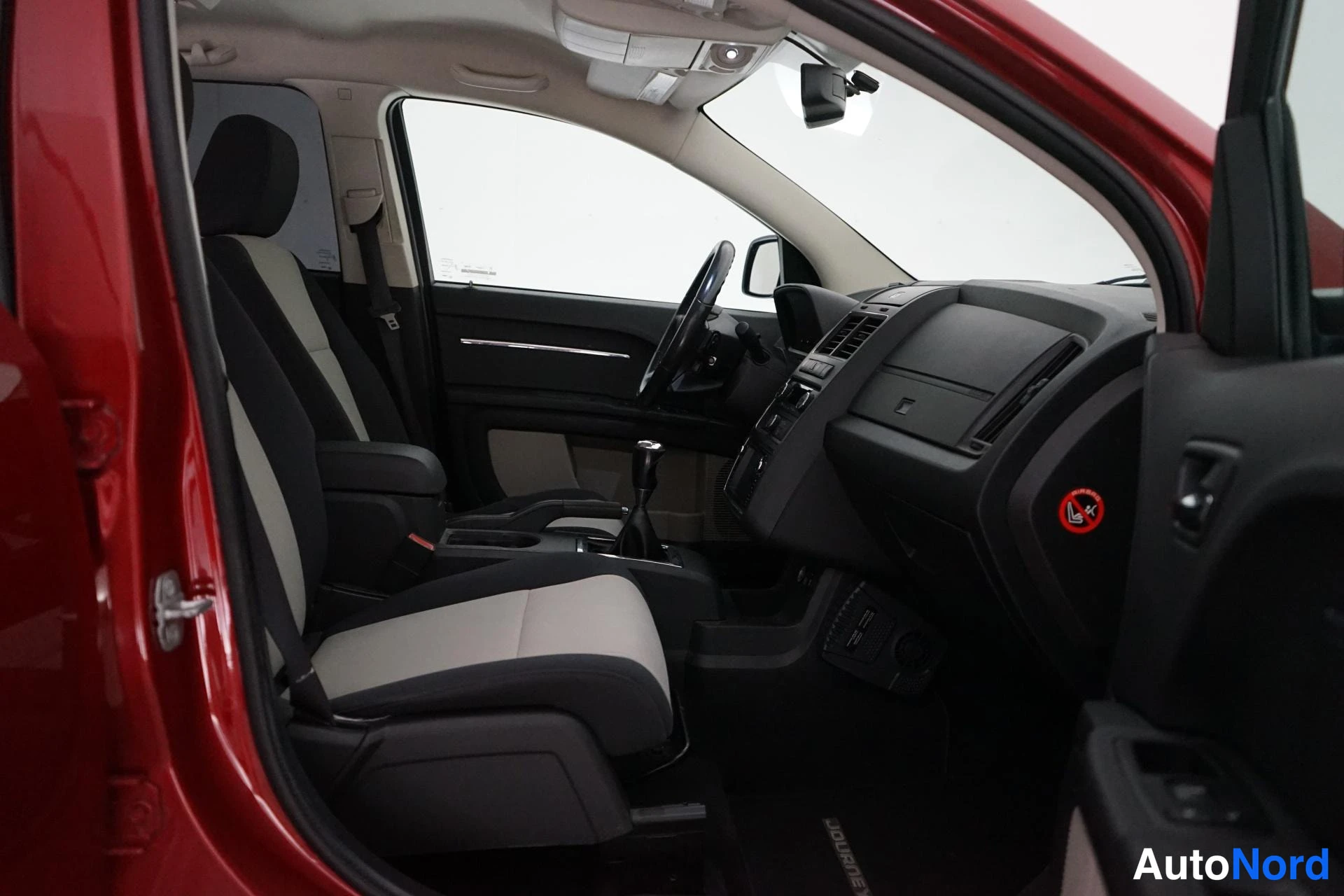 Punainen Dodge Journey 2009, ohjaamo, kuva 9