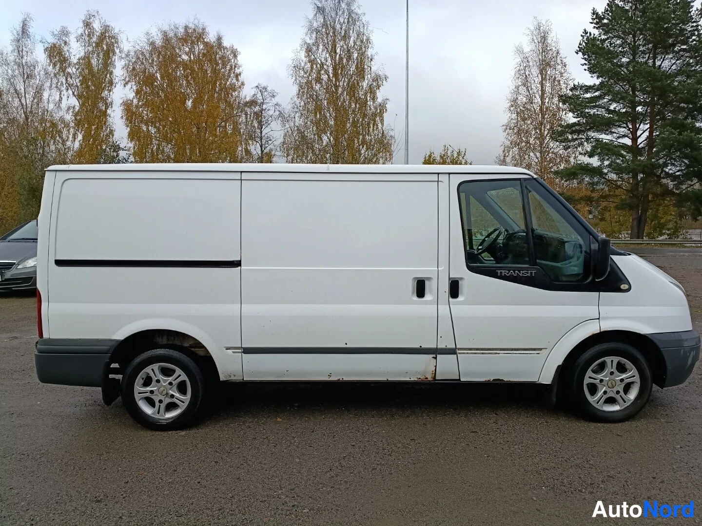 White Ford Transit 2009, side, photo 4
