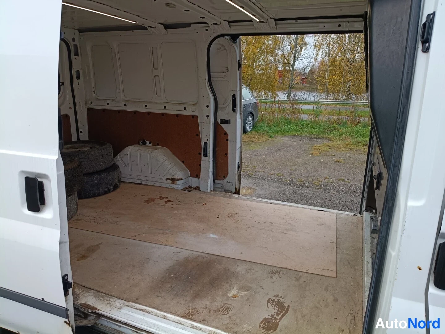 White Ford Transit 2009, boot, photo 8