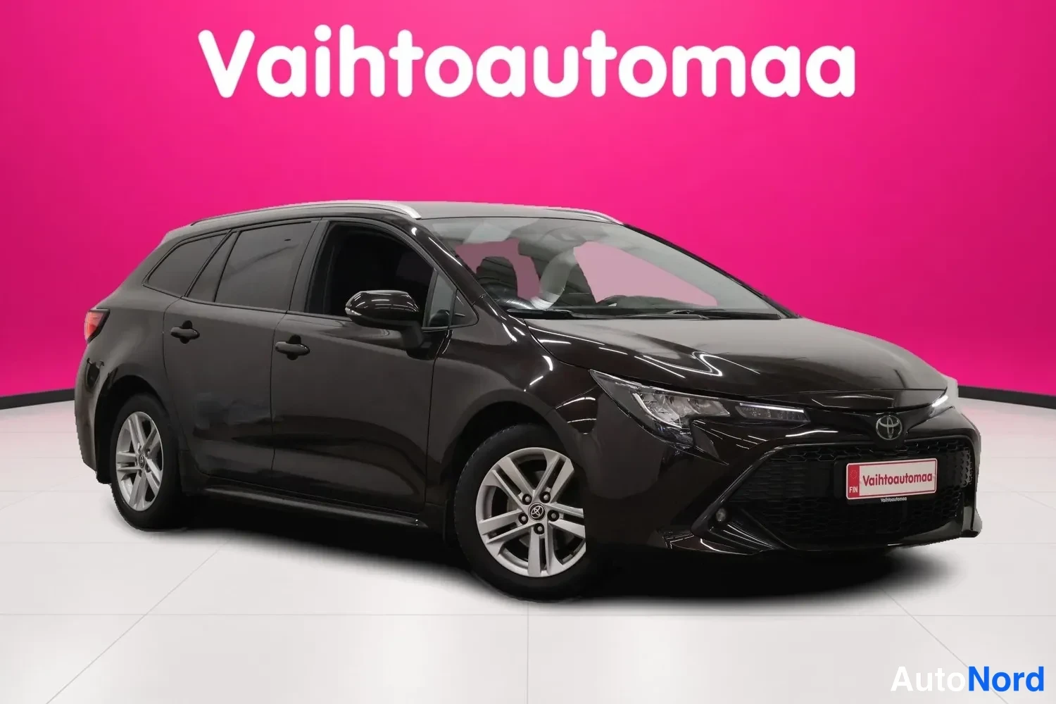 Ruskea Toyota Corolla Touring 2020, etuviisto, keula oikealle, kuva 2