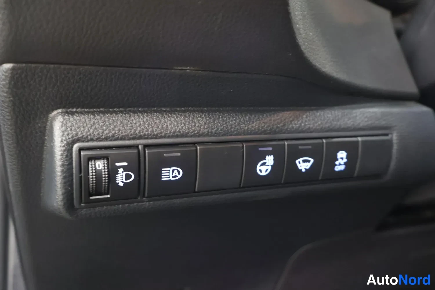 Ruskea Toyota Corolla Touring 2020, yksityiskohta, kuva 13