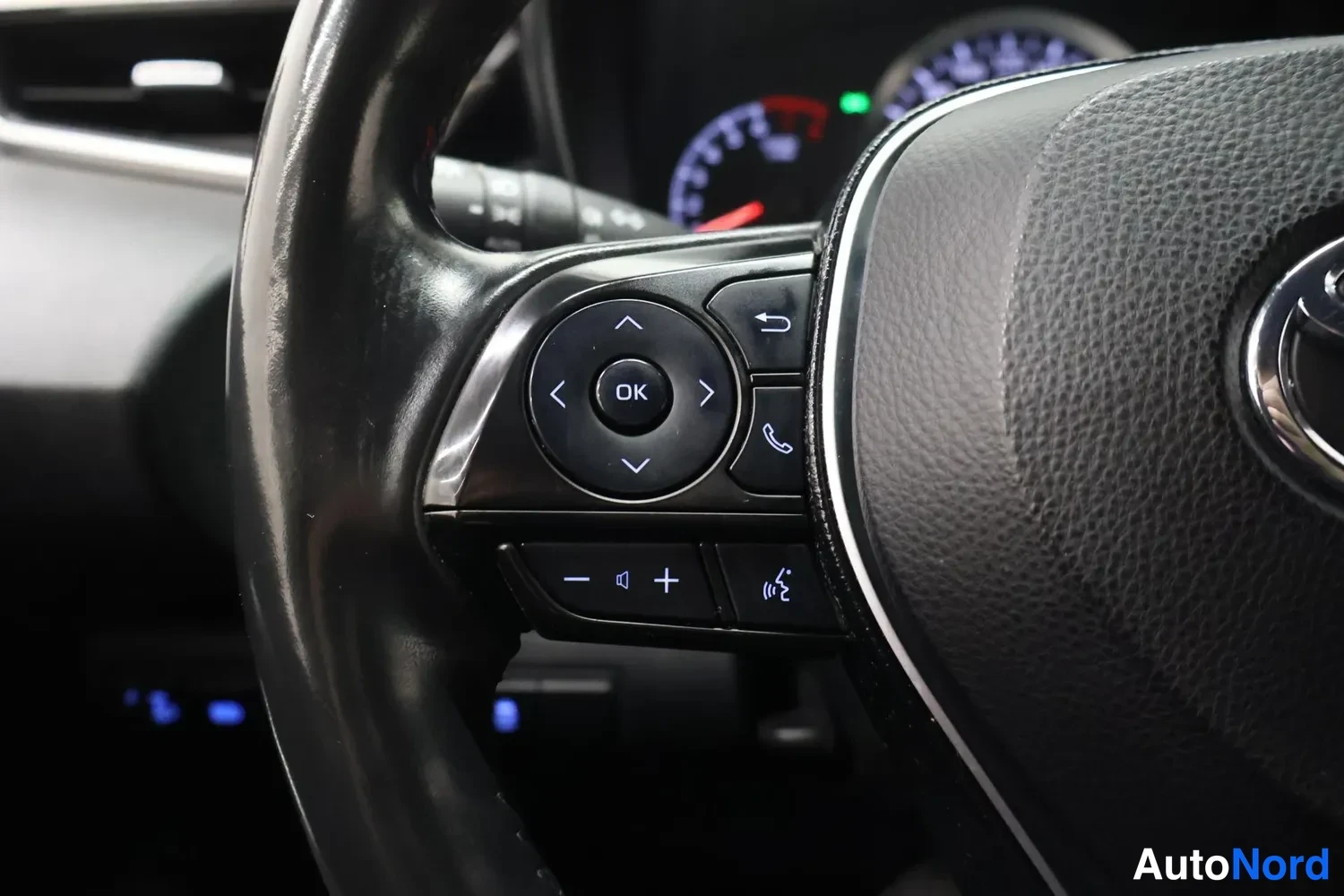 Ruskea Toyota Corolla Touring 2020, yksityiskohta, kuva 14