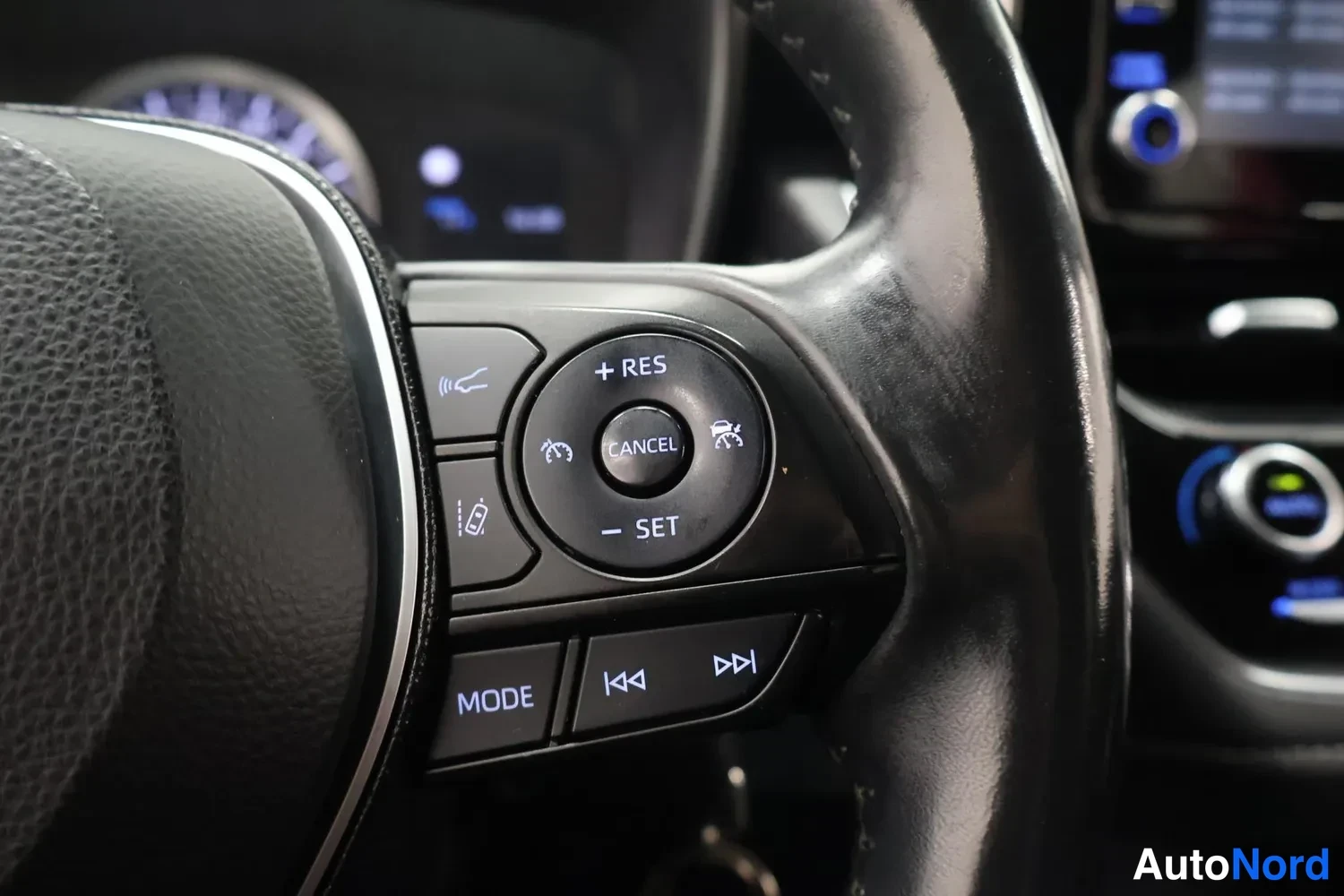 Ruskea Toyota Corolla Touring 2020, yksityiskohta, kuva 15