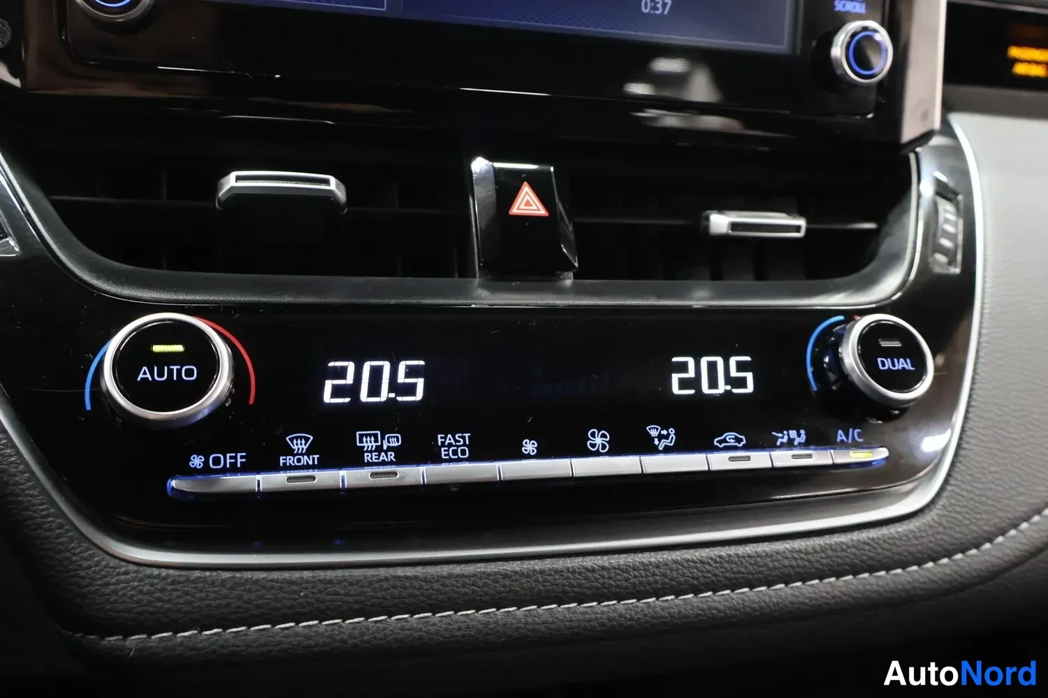 Ruskea Toyota Corolla Touring 2020, yksityiskohta, kuva 16