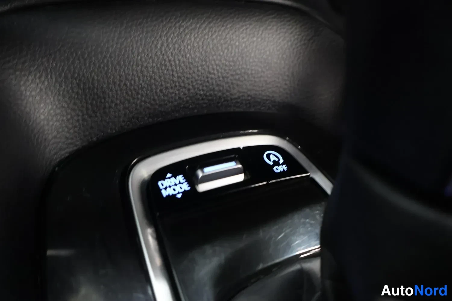 Ruskea Toyota Corolla Touring 2020, yksityiskohta, kuva 17