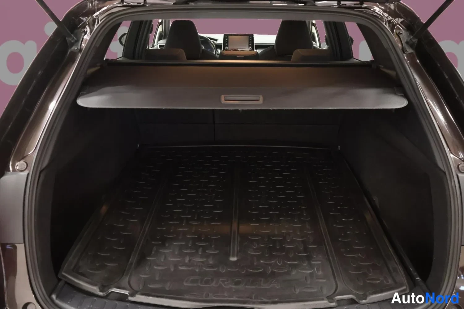 Ruskea Toyota Corolla Touring 2020, tavaratila, kuva 11