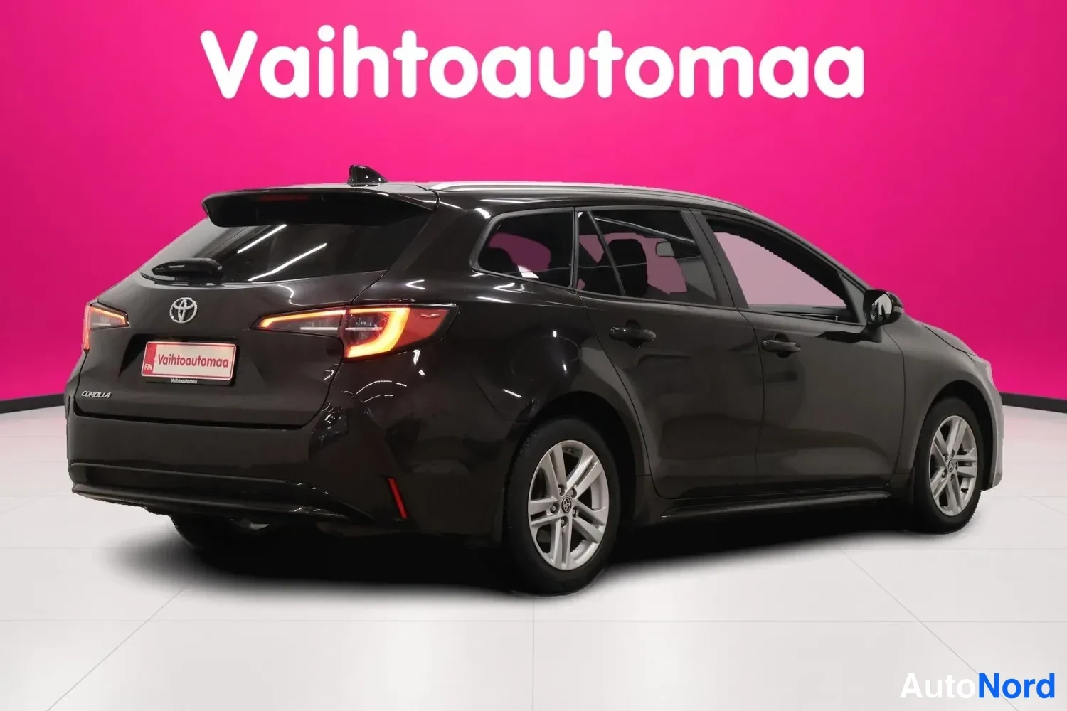 Ruskea Toyota Corolla Touring 2020, takaviisto, kuva 5