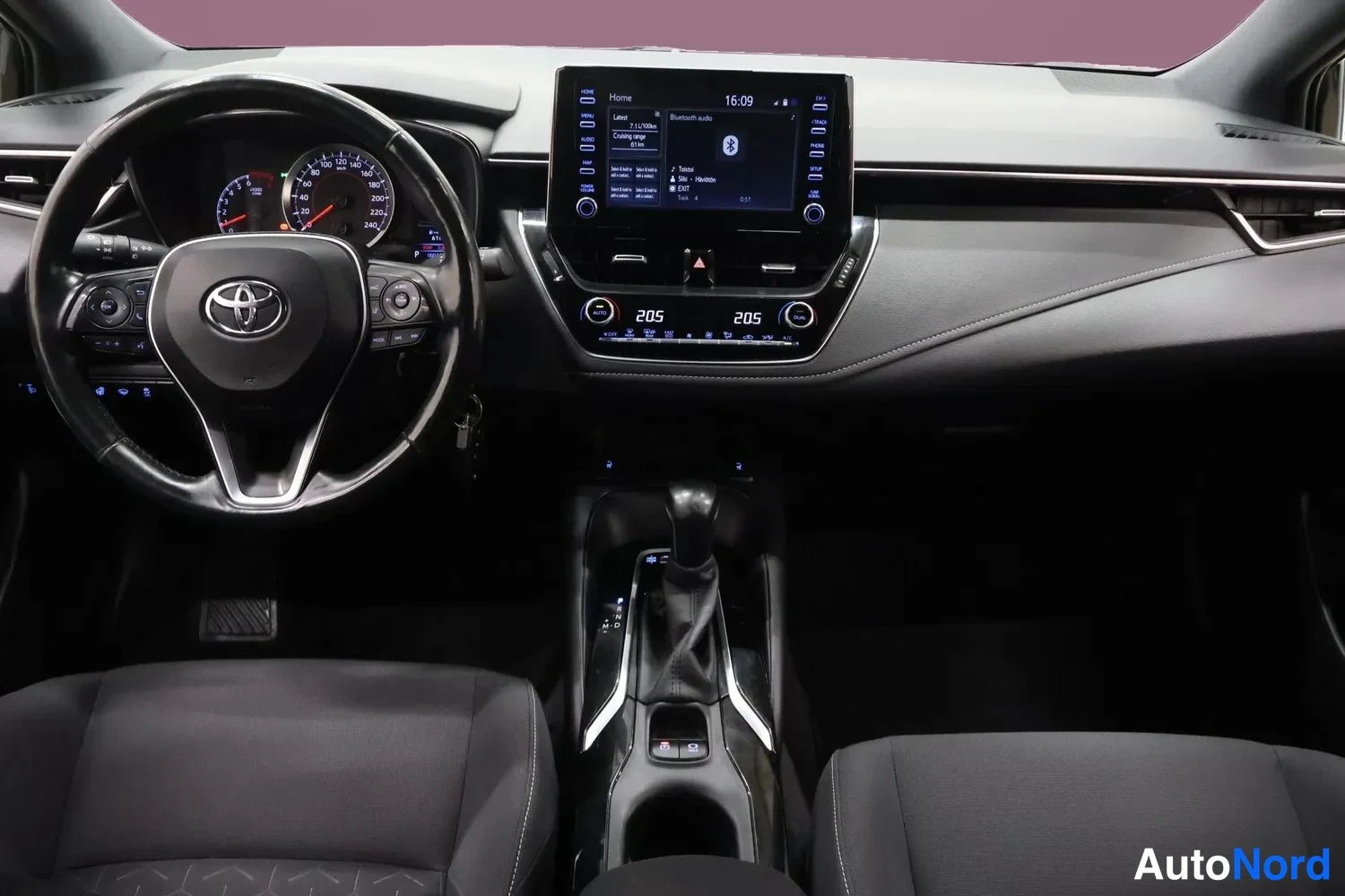 Ruskea Toyota Corolla Touring 2020, ohjaamo, kuva 8