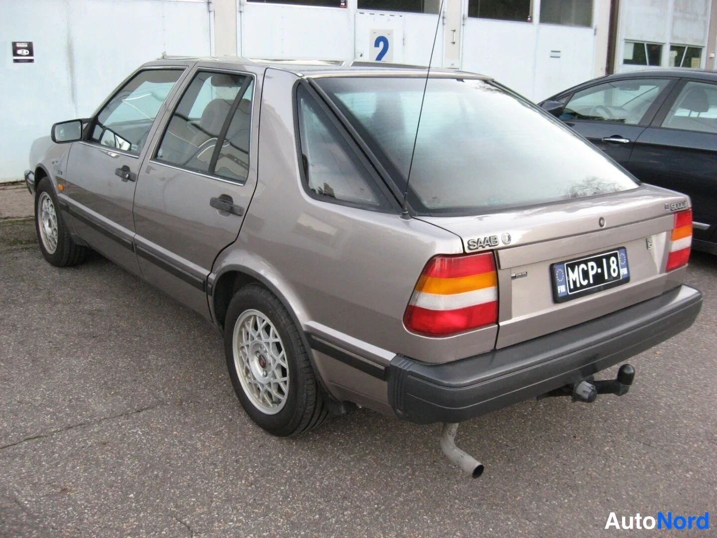 Harmaa Saab 9000 1988, takaviisto, kuva 4