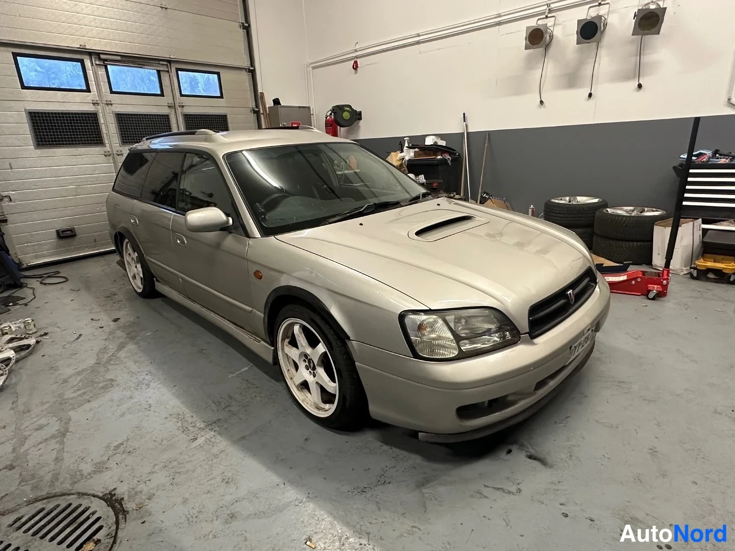 Silver Subaru Legacy 1998, front three-quarter, nose to the right, photo 2