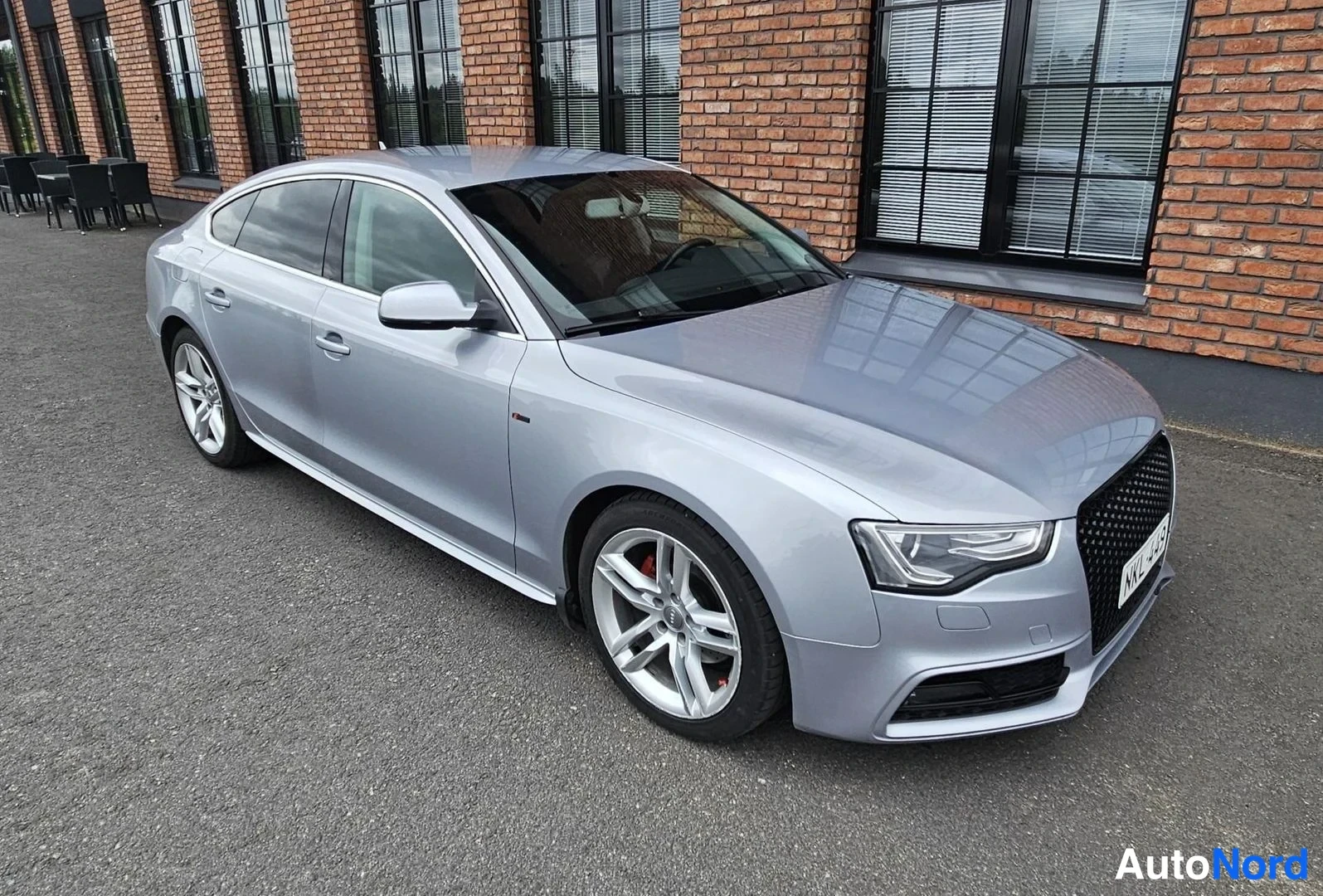 Silver Audi A5 2016, front three-quarter, nose to the right, photo 3