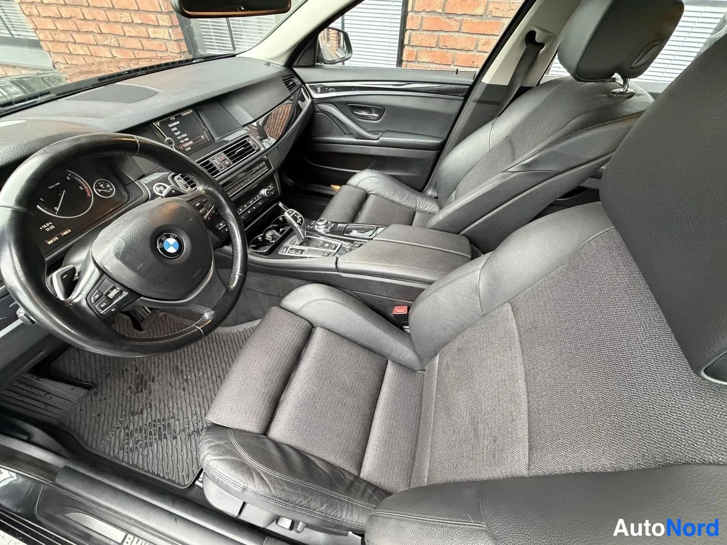 Black BMW 520d 2012, cockpit, photo 13