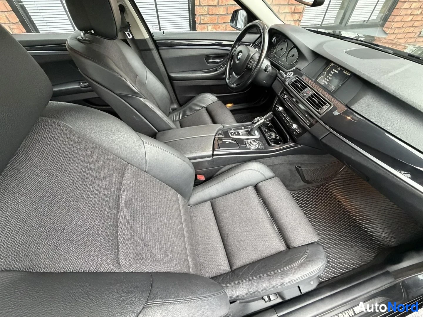 Black BMW 520d 2012, cockpit, photo 14