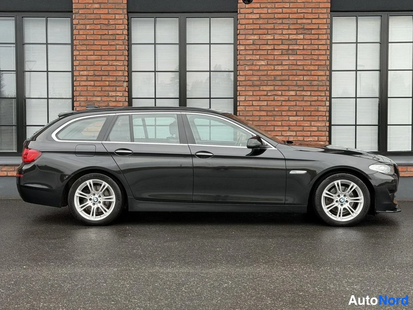 Black BMW 520d 2012, side, photo 8