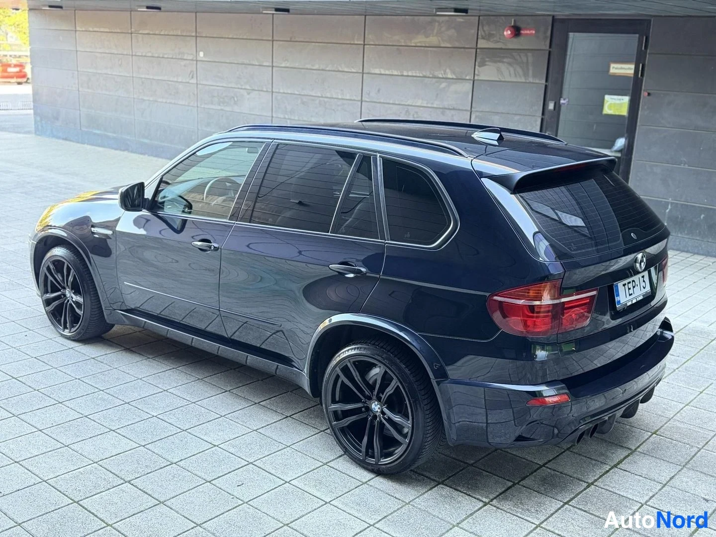 Black BMW X5 2010, rear three-quarter, photo 9