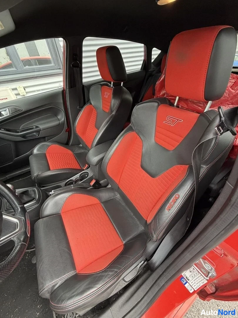 Red Ford Fiesta ST 2017, front seats, photo 5