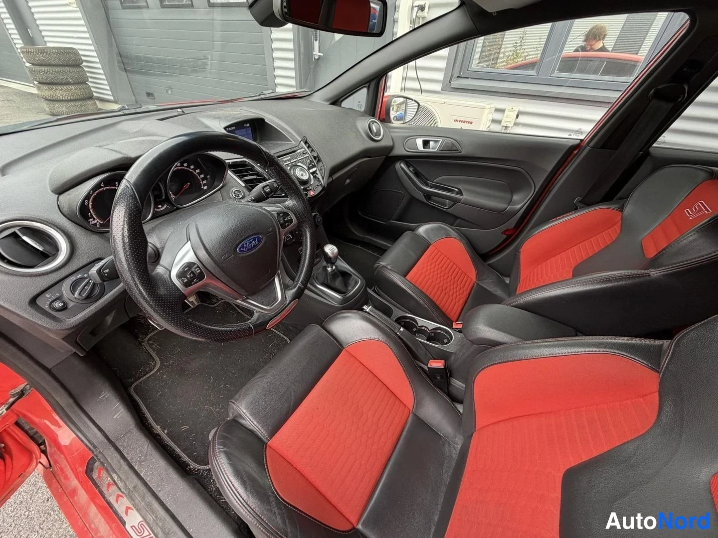 Red Ford Fiesta ST 2017, cockpit, photo 4