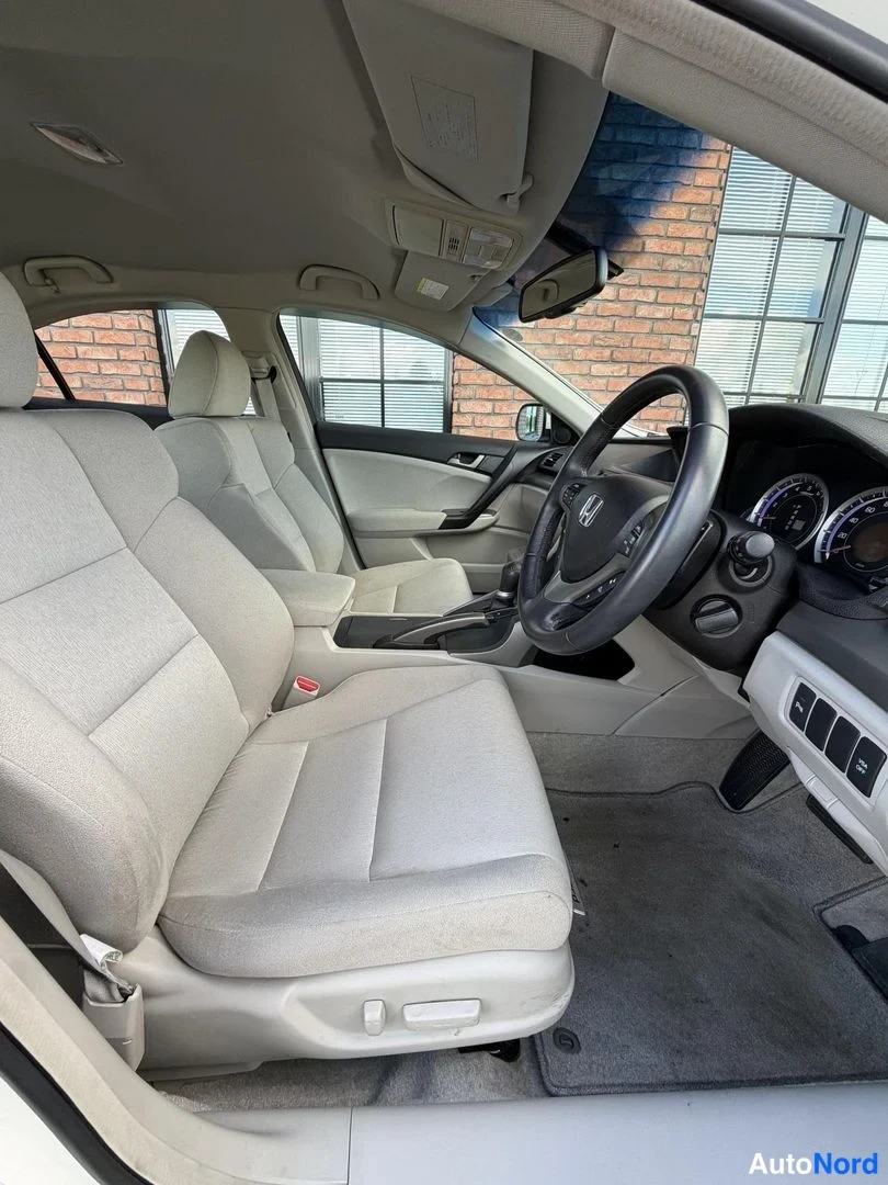 White Honda Accord 2008, cockpit, photo 13