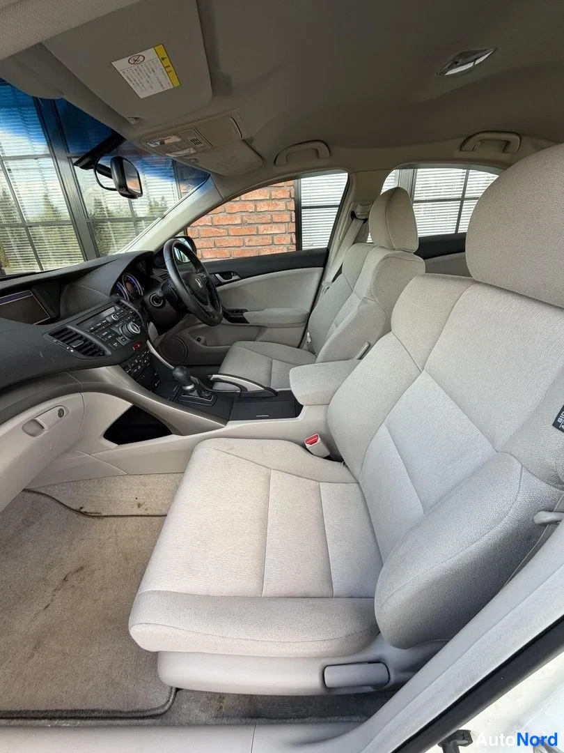 White Honda Accord 2008, front seats, photo 16
