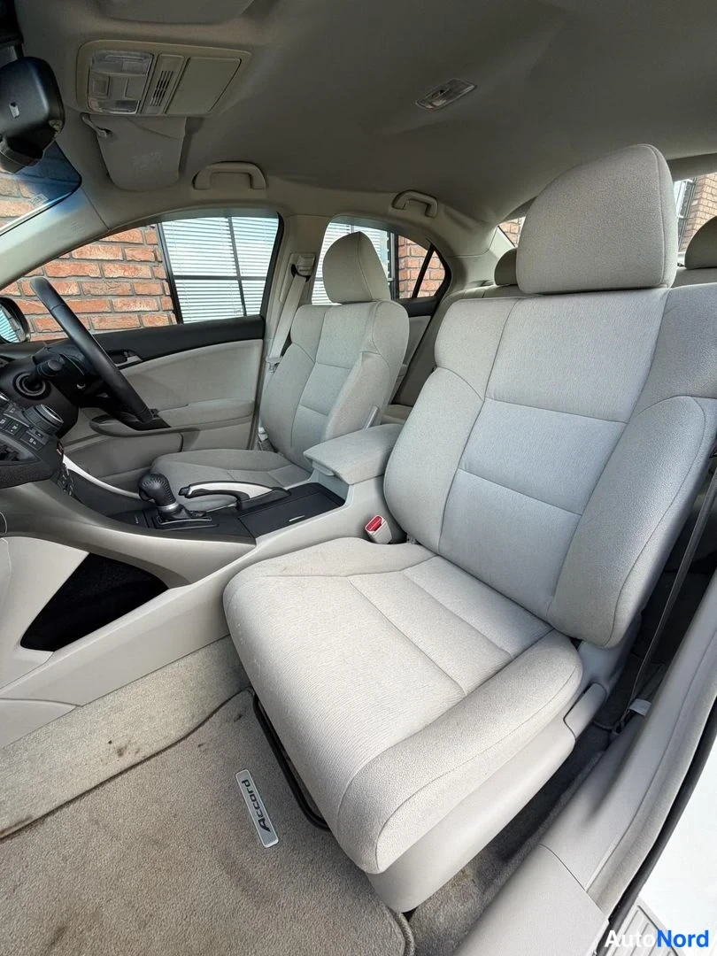 White Honda Accord 2008, front seats, photo 17