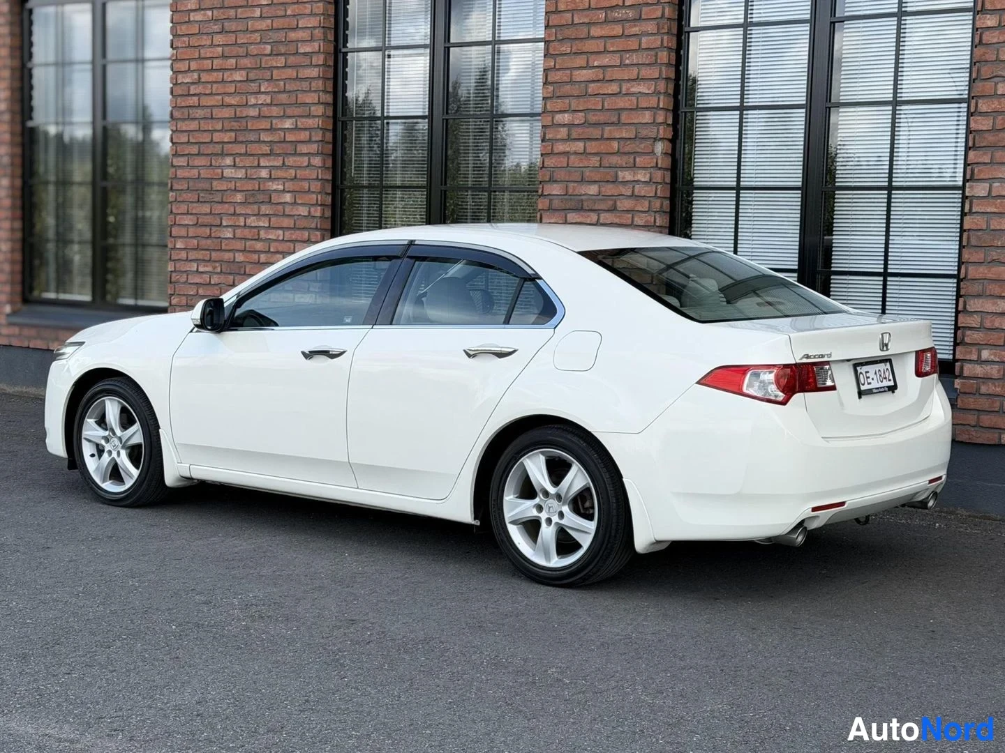 White Honda Accord 2008, rear three-quarter, photo 8