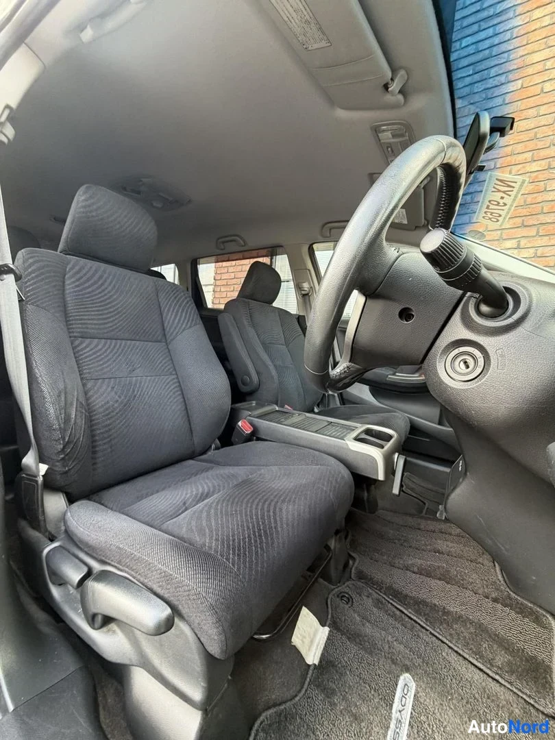 White Honda Odyssey 2009, cockpit, photo 13