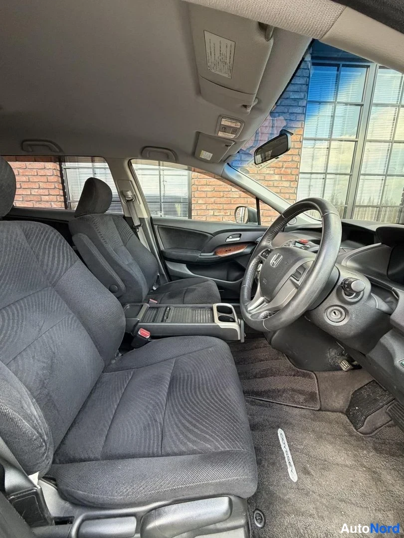 White Honda Odyssey 2009, cockpit, photo 14