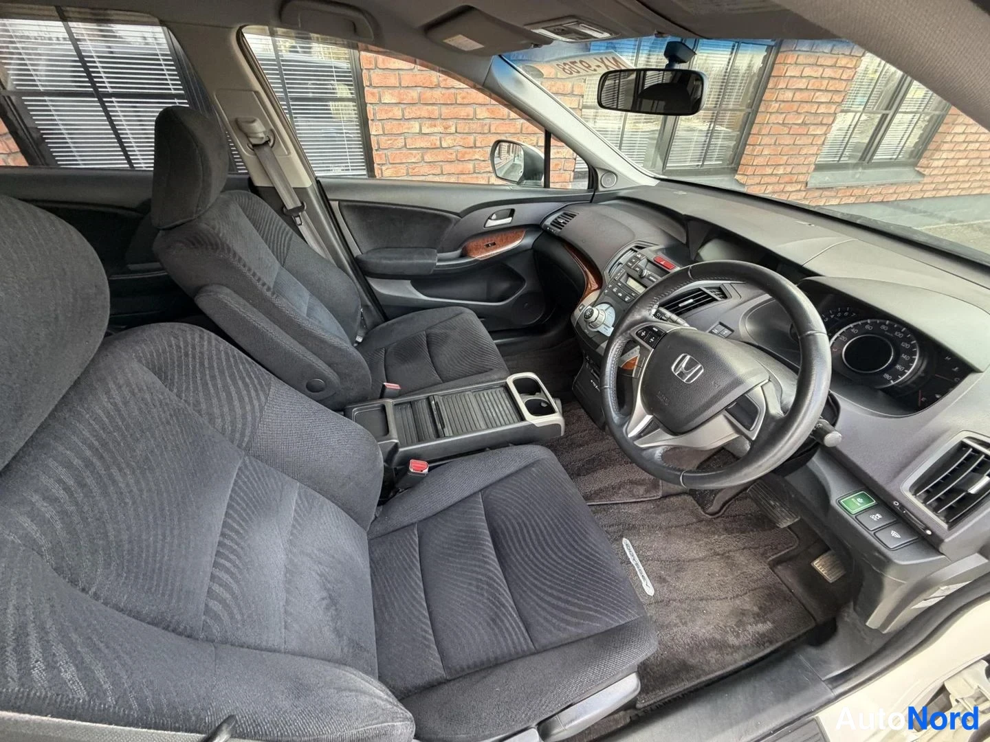 White Honda Odyssey 2009, cockpit, photo 15