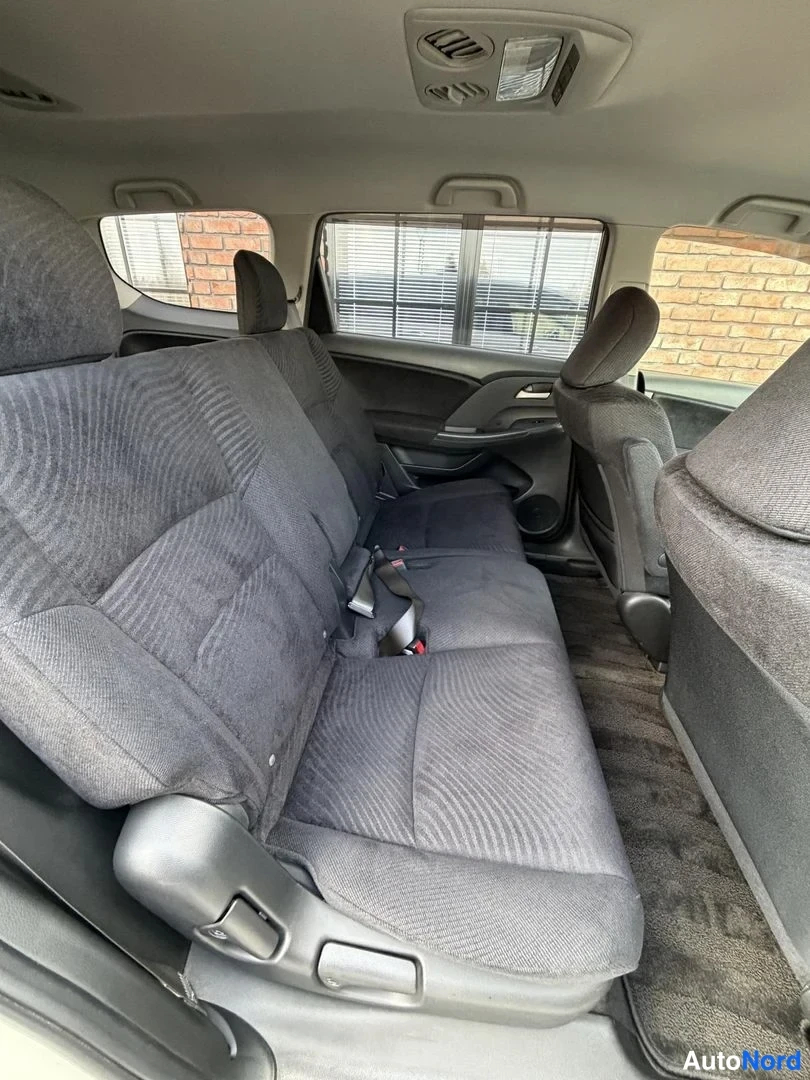 White Honda Odyssey 2009, rear seats, photo 19