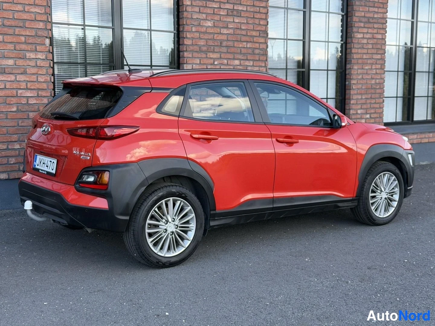 Red Hyundai Kona 2019, rear three-quarter, photo 9