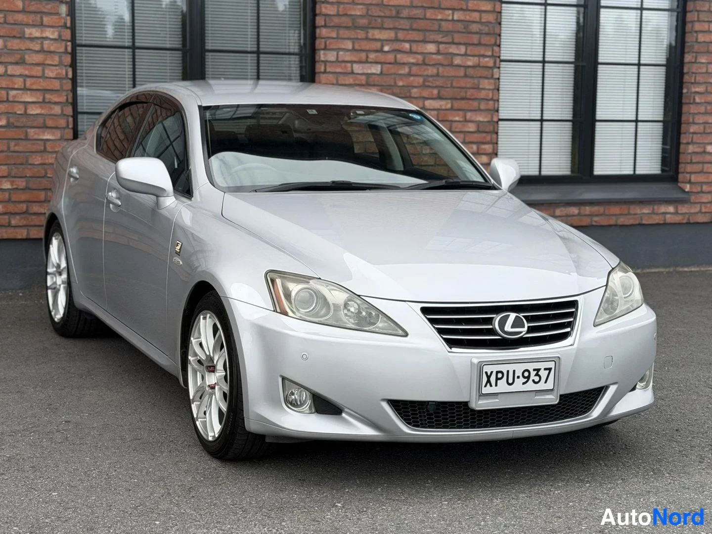 Grey Lexus IS 350 2005, front three-quarter, nose to the right, photo 5