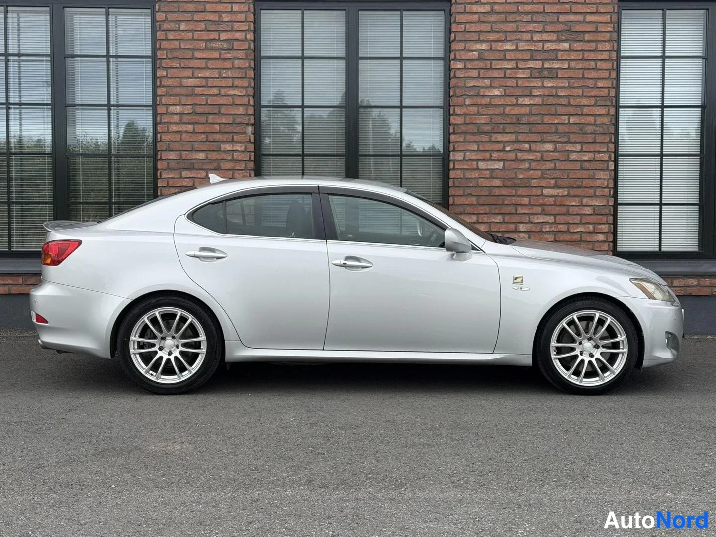 Grey Lexus IS 350 2005, front three-quarter, nose to the right, photo 6