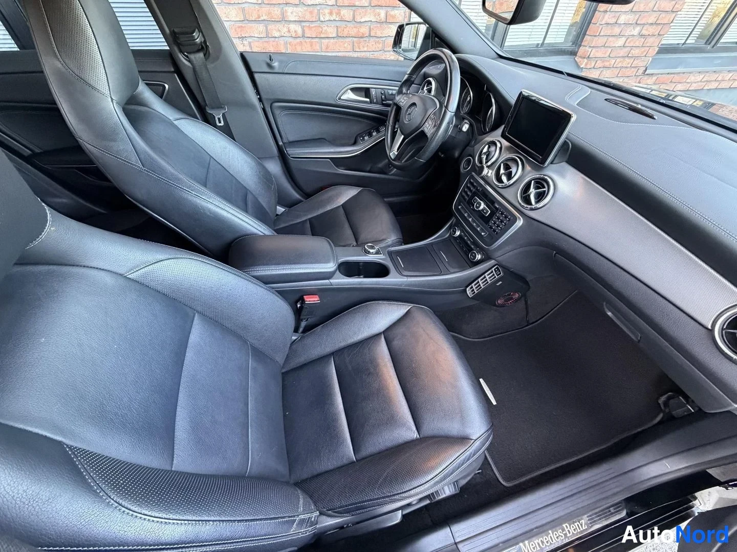 Black Mercedes-Benz CLA 220 CDI 2014, front seats, photo 15