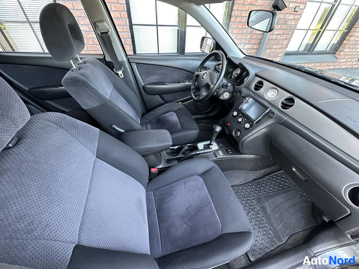 Grey Mitsubishi Outlander 2005, front seats, photo 15