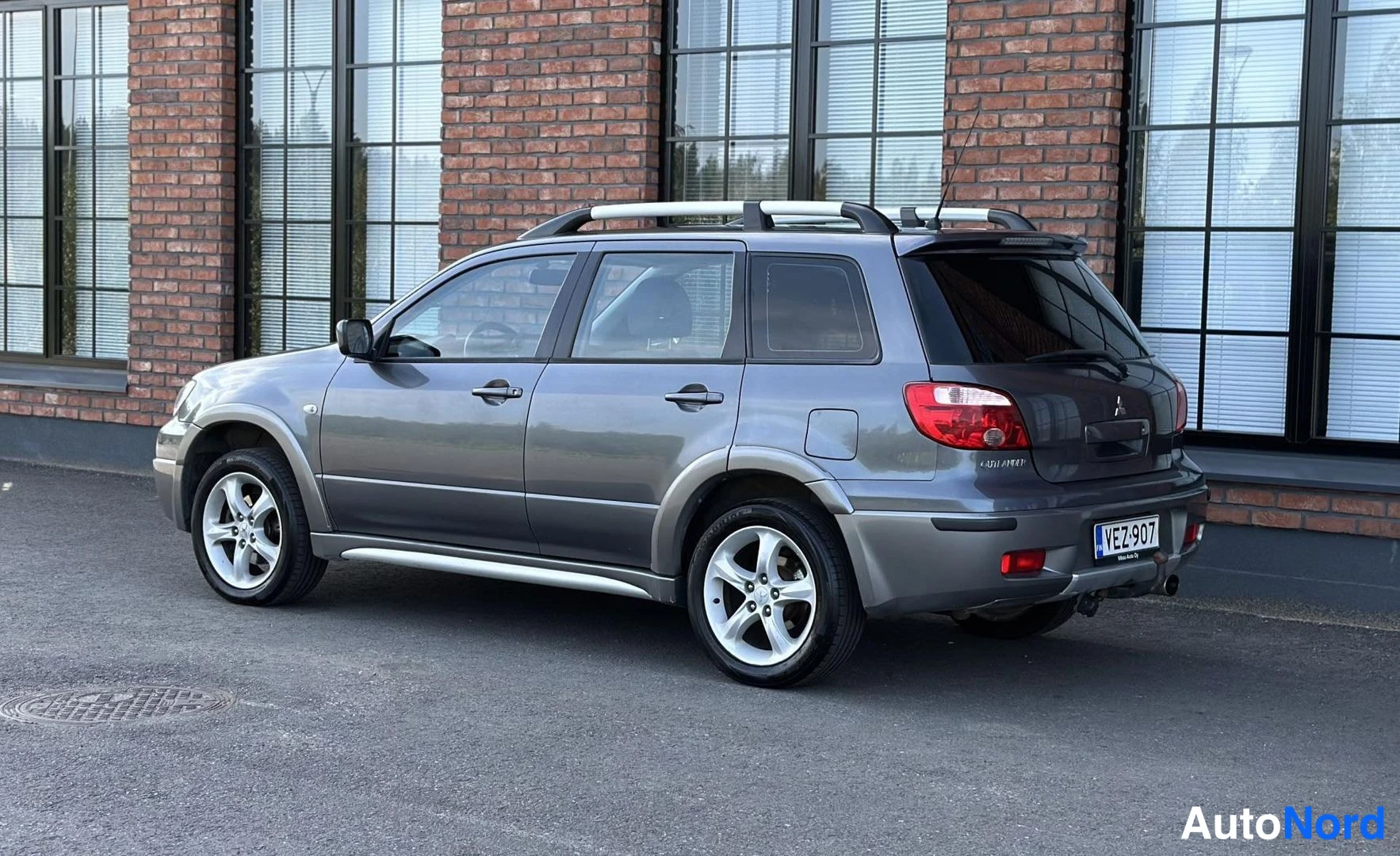 Grey Mitsubishi Outlander 2005, rear three-quarter, photo 8