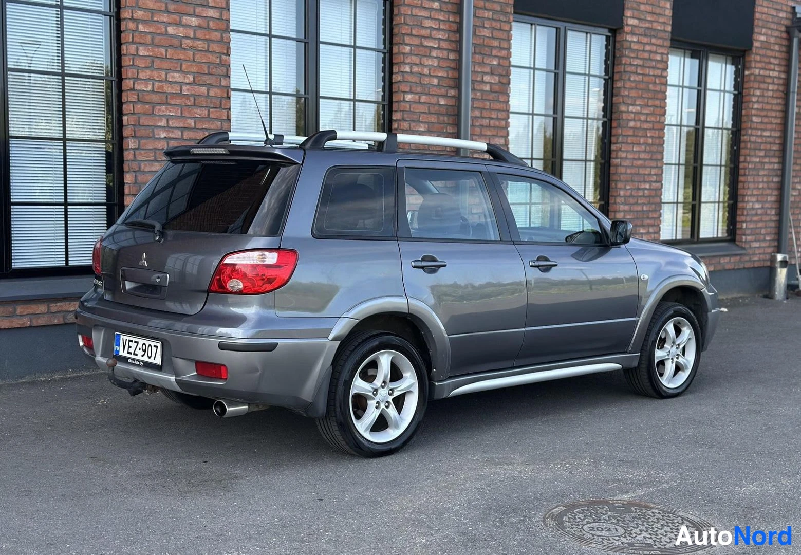 Grey Mitsubishi Outlander 2005, rear three-quarter, photo 9