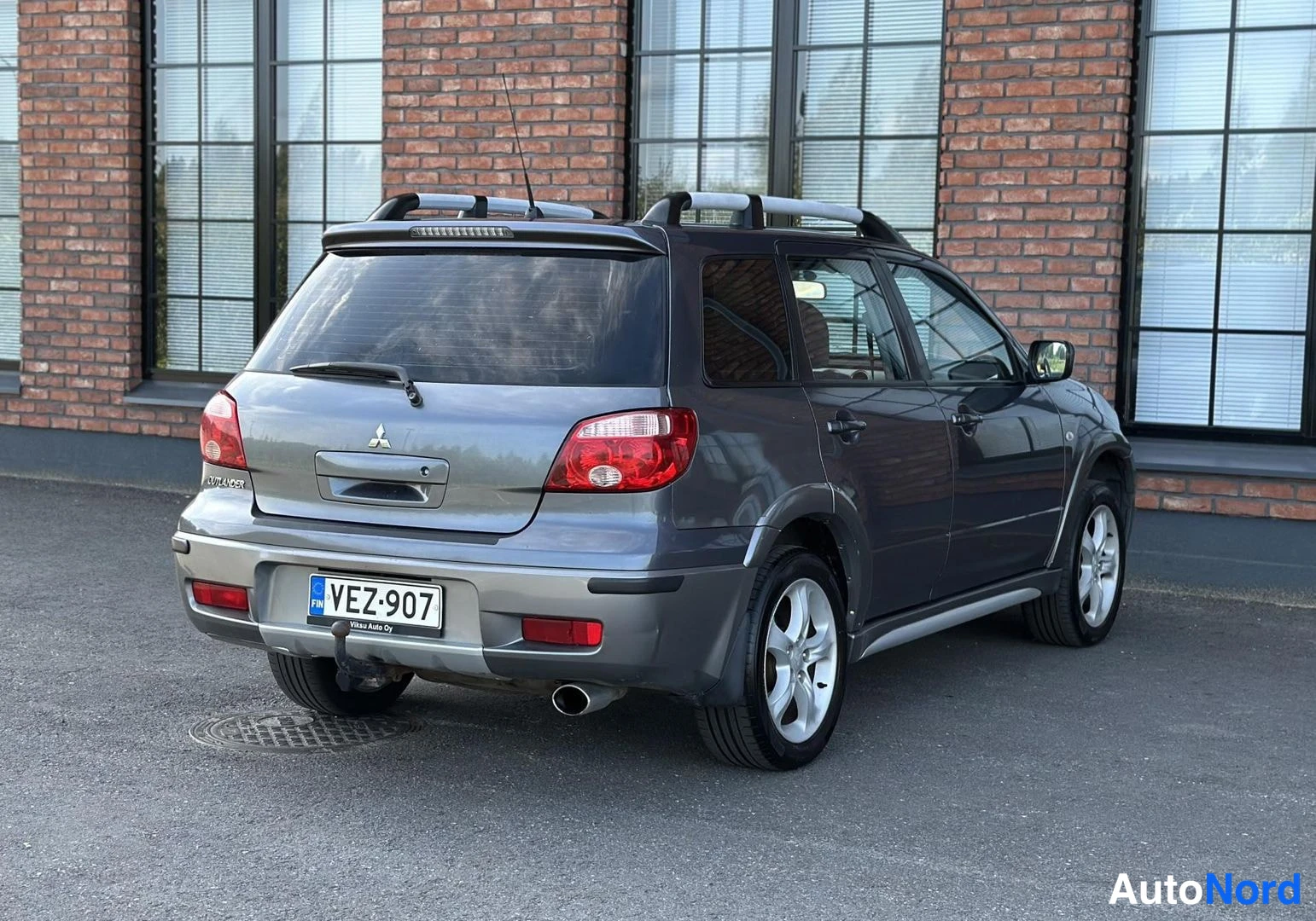 Grey Mitsubishi Outlander 2005, rear three-quarter, photo 11