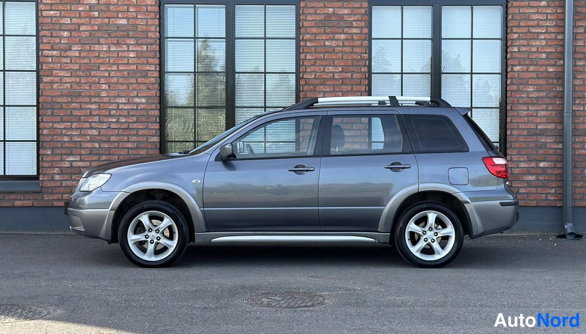 Grey Mitsubishi Outlander 2005, rear three-quarter, photo 7