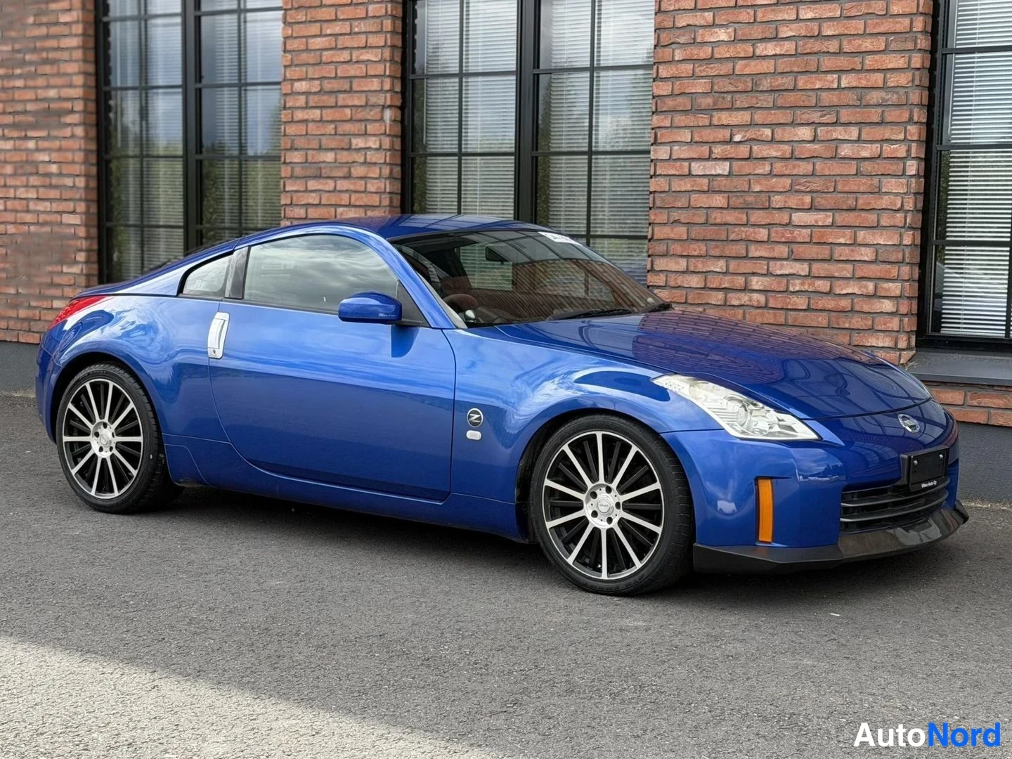 Blue Nissan 350Z 2007, front three-quarter, nose to the right, photo 3