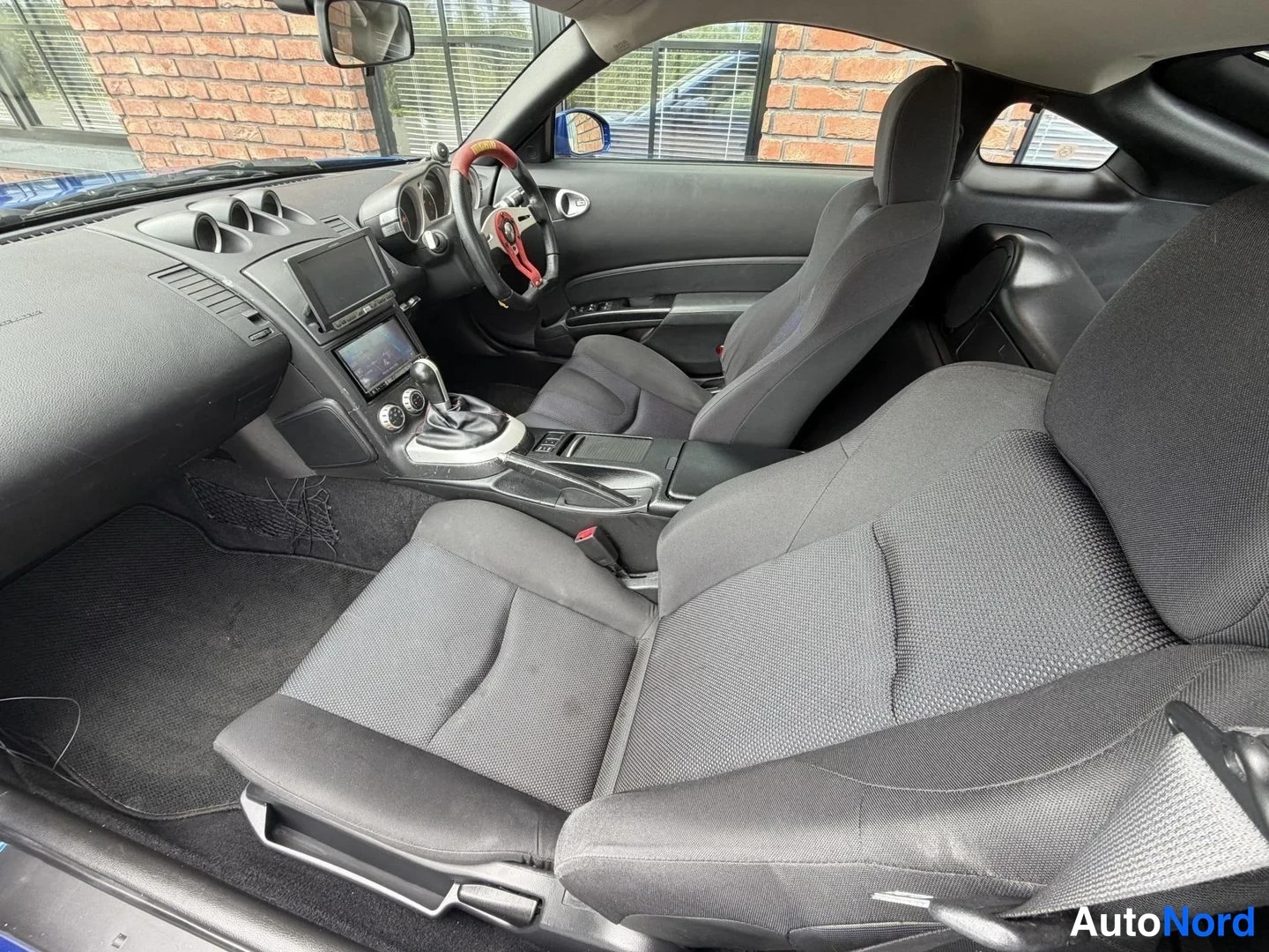Blue Nissan 350Z 2007, front seats, photo 16