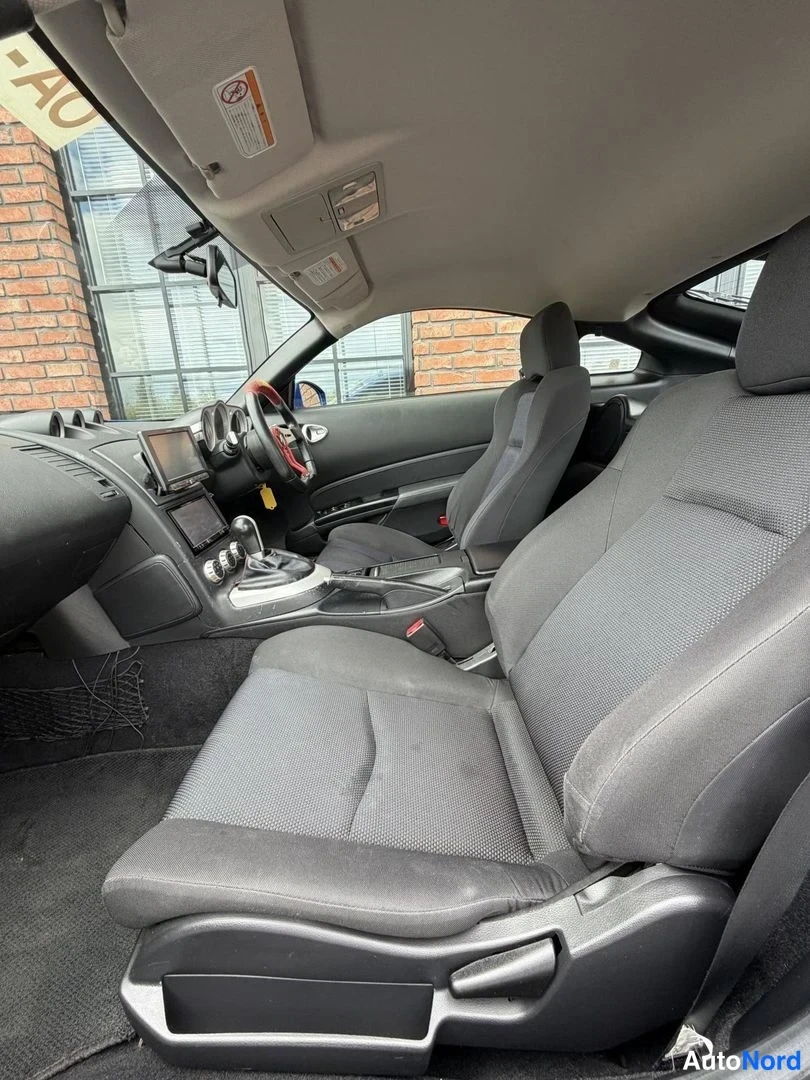 Blue Nissan 350Z 2007, front seats, photo 17