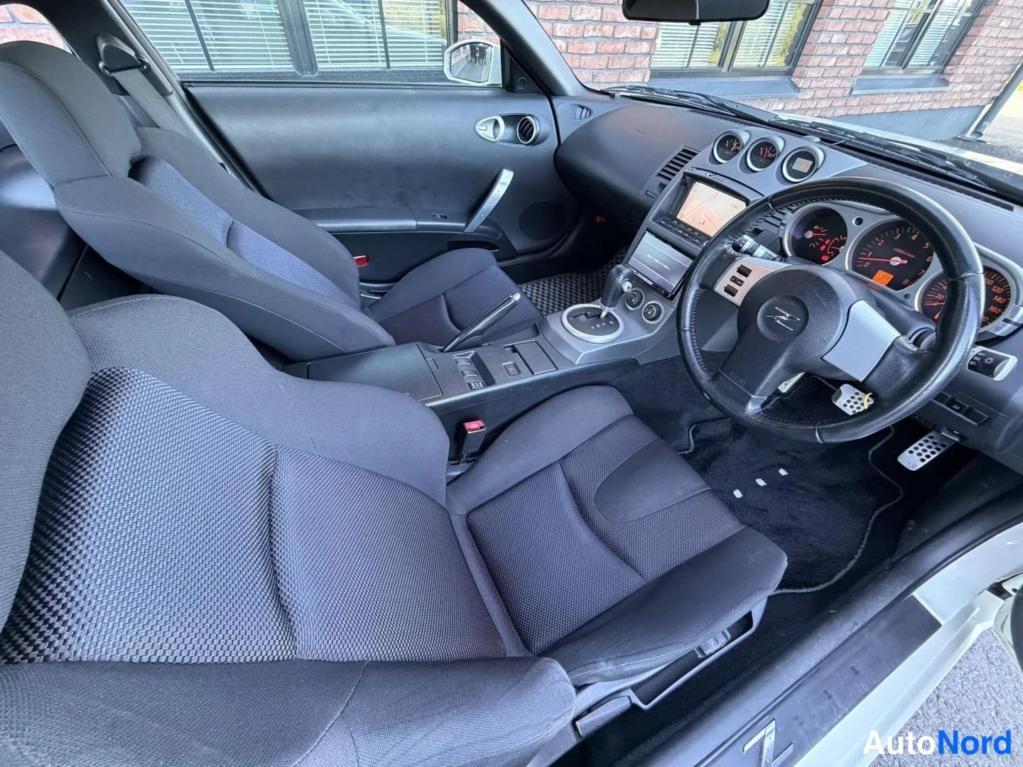 White Nissan 350Z 2003, cockpit, photo 14