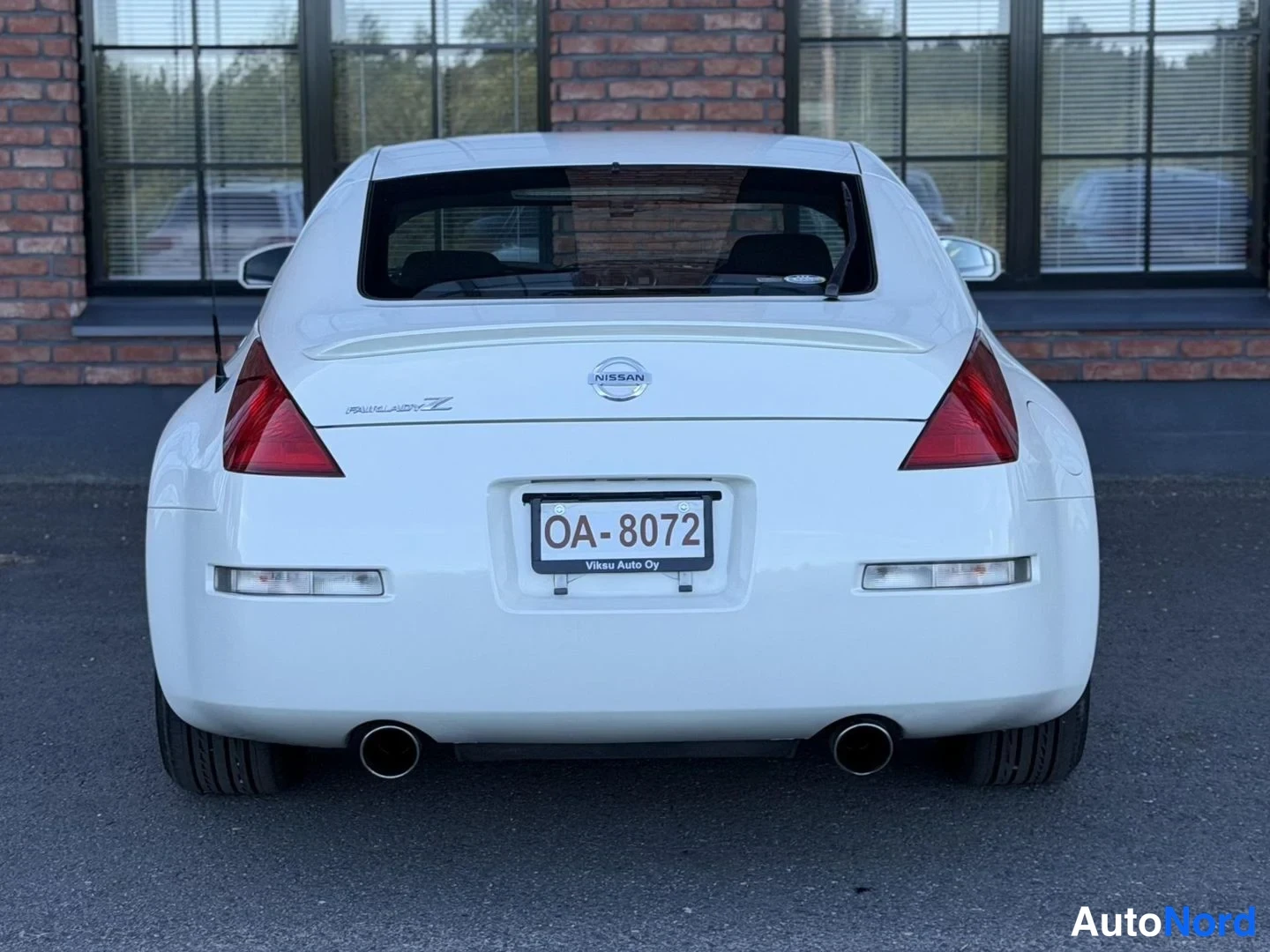White Nissan 350Z 2003, rear, photo 12