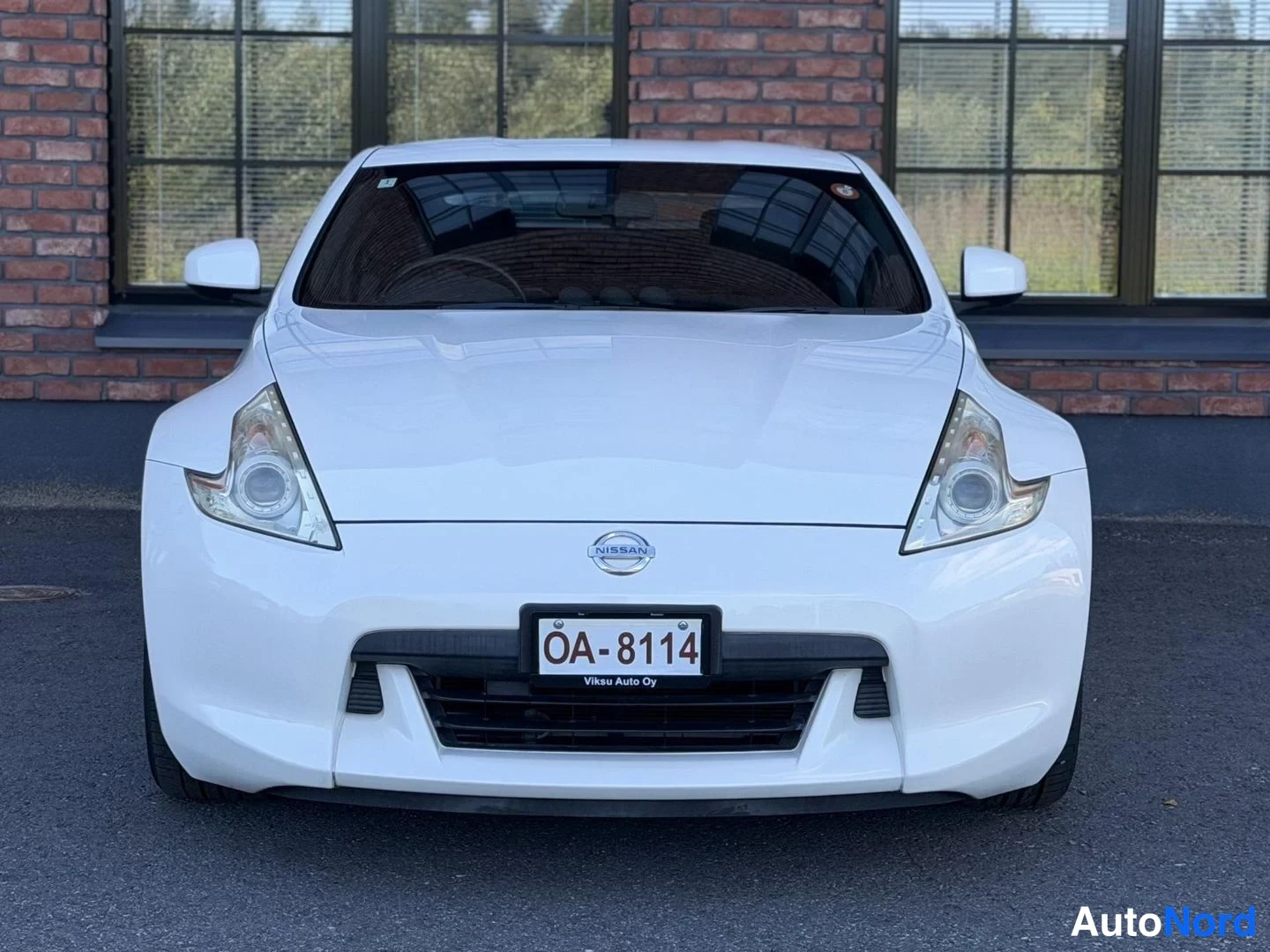 White Nissan 370Z 2010, front, photo 7