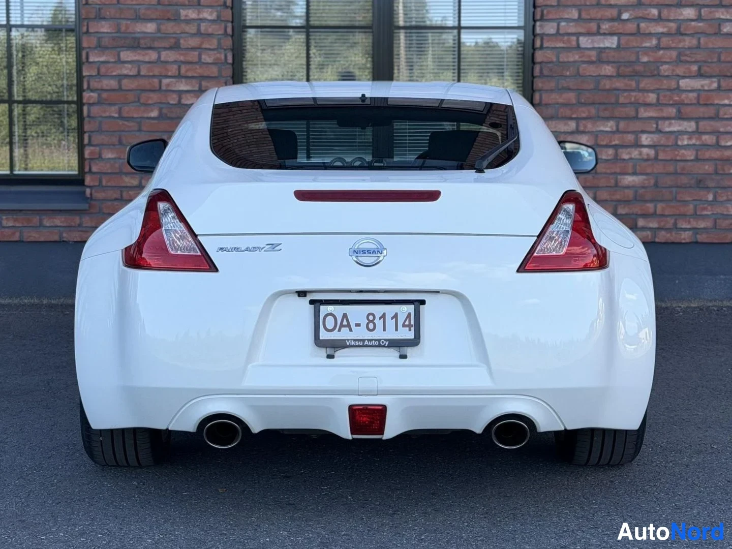 White Nissan 370Z 2010, rear, photo 12