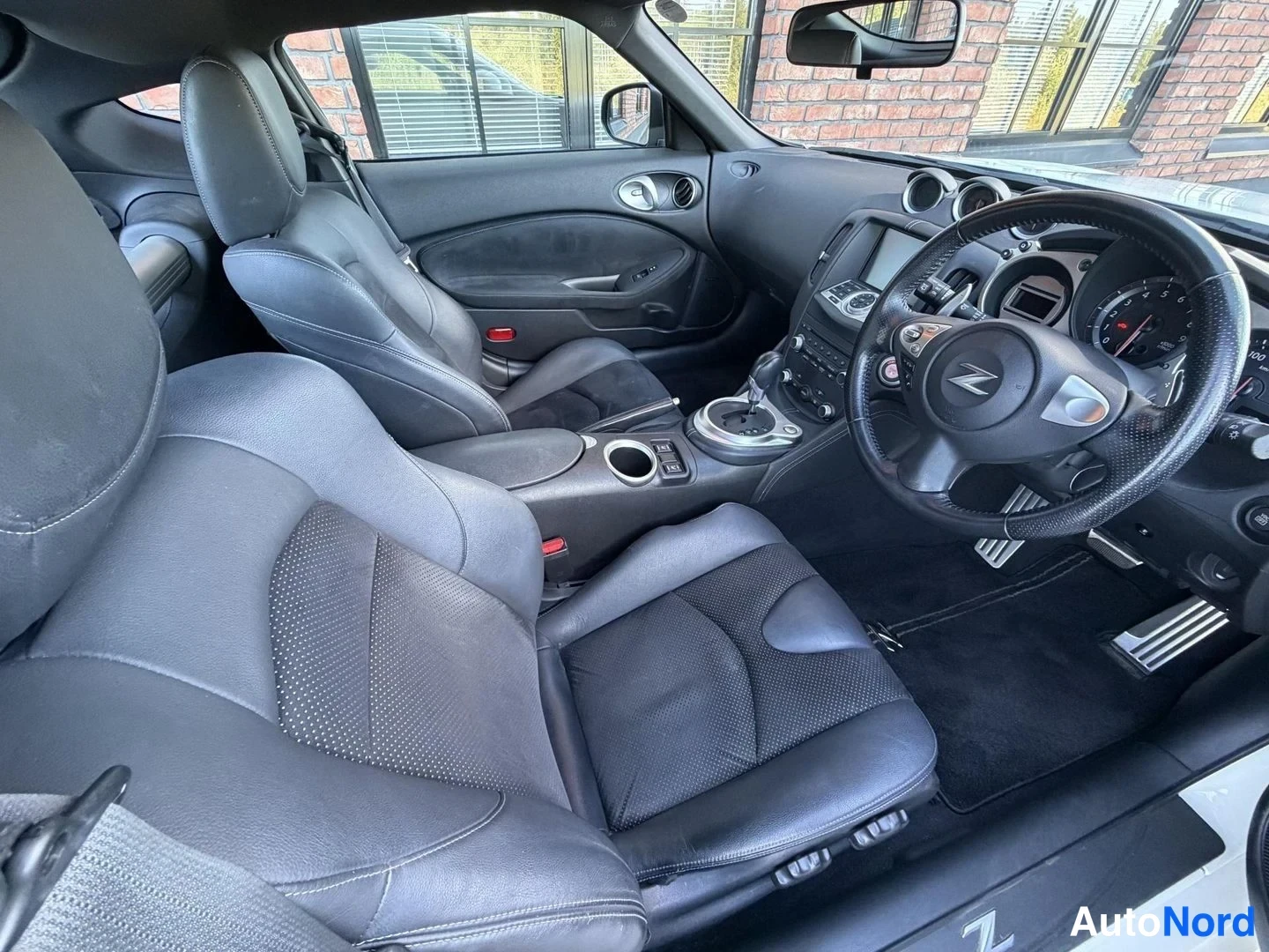 White Nissan 370Z 2010, cockpit, photo 14