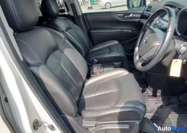 White Nissan Elgrand 2011, front seats, photo 7