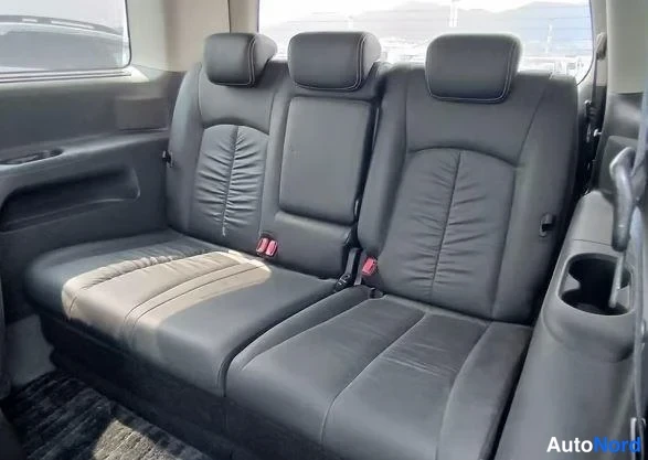 White Nissan Elgrand 2011, rear seats, photo 10