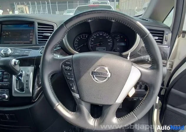 White Nissan Elgrand 2011, cockpit, photo 5